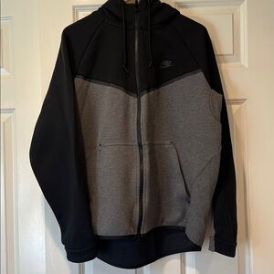 Nike men’s Tech Fleece
